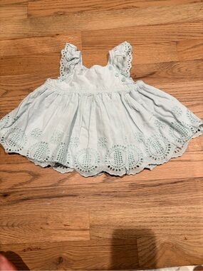 Gap baby girl eyelet flowy shirt with scalloped hem